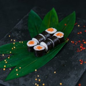 Маки с лососем