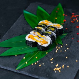 Маки с окунем темпура