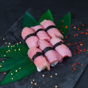 Суши с тунцом